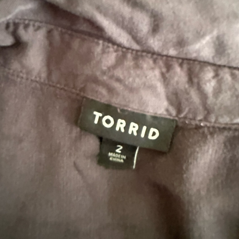 torrid Dark Gray Long-Sleeve Button-Down Shirt - Picture 5 of 7